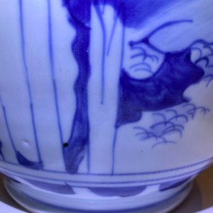 A Chinese blue and white vase with narrative design on wooden stand, Transitional period — photo 12