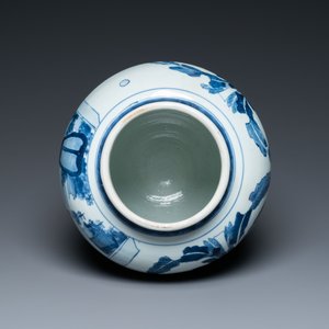 A Chinese blue and white vase with narrative design on wooden stand, Transitional period — photo 6