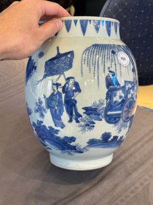 A Chinese blue and white vase with narrative design, Transitional period — photo 7