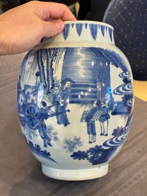 A Chinese blue and white vase with narrative design, Transitional period — photo 11