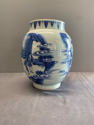 A Chinese blue and white vase with narrative design, Transitional period — photo 2