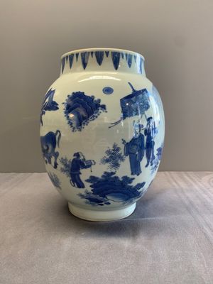 A Chinese blue and white vase with narrative design, Transitional period — photo 4