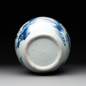A Chinese blue and white vase with narrative design, Transitional period — photo 6