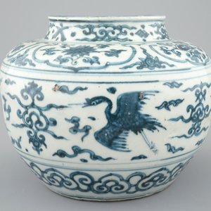 A Chinese blue and white vase with phoenixes, Ming Dynasty — photo 4