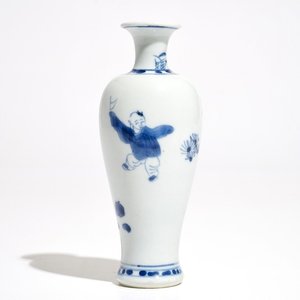A Chinese blue and white vase with playing boys, Kangxi — photo 1
