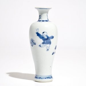 A Chinese blue and white vase with playing boys, Kangxi — photo 3