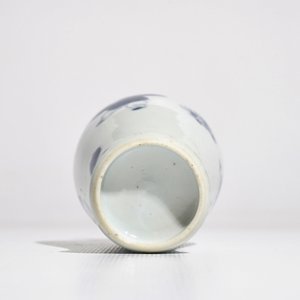 A Chinese blue and white vase with playing boys, Kangxi — photo 4
