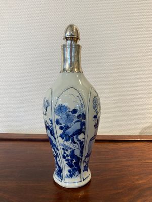 A Chinese blue and white vase with silver mount, Kangxi — photo 1