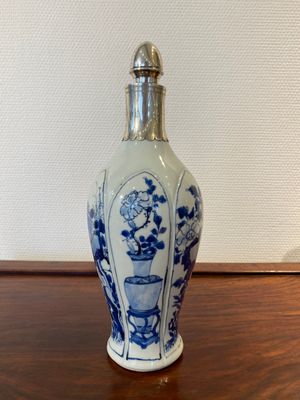 A Chinese blue and white vase with silver mount, Kangxi — photo 3