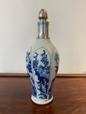 A Chinese blue and white vase with silver mount, Kangxi — photo 4