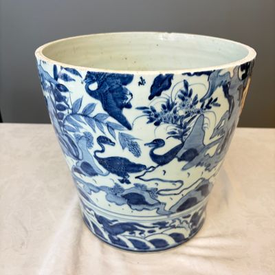 A Chinese blue and white vessel with geese in a landscape — photo 1