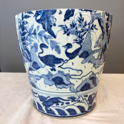 A Chinese blue and white vessel with geese in a landscape — photo 2