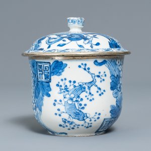 A Chinese blue and white Vietnamese market 'Bleu de Hue' bowl and cover, 19th C. — photo 1
