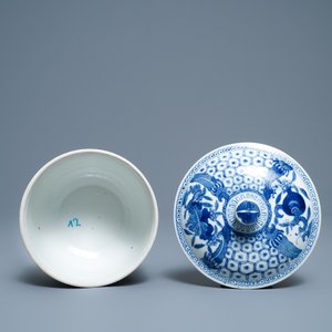 A Chinese blue and white Vietnamese market 'Bleu de Hue' bowl and cover, 19th C. — 照片 6