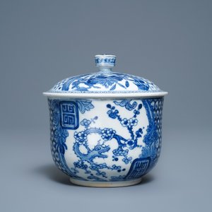A Chinese blue and white Vietnamese market 'Bleu de Hue' bowl and cover, 19th C. — photo 4