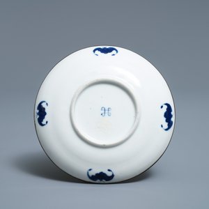 A Chinese blue and white Vietnamese market 'Bleu de Hue' covered bowl and saucer, 19th C. — 照片 3