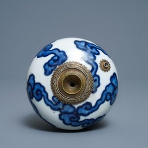 A Chinese blue and white Vietnamese market 'Bleu de Hue' water pipe, 18/19th C. — 照片 6