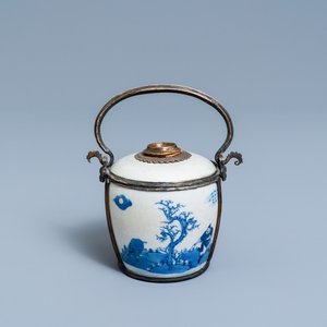 A Chinese blue and white Vietnamese market 'Bleu de Hue' water pipe, 19th C. — 照片 2