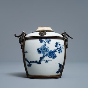 A Chinese blue and white Vietnamese market 'Bleu de Hue' water pipe, Kangxi — photo 2