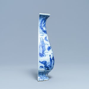 A Chinese blue and white wall vase, Wanli — 照片 3