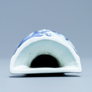 A Chinese blue and white wall vase, Wanli — 照片 6