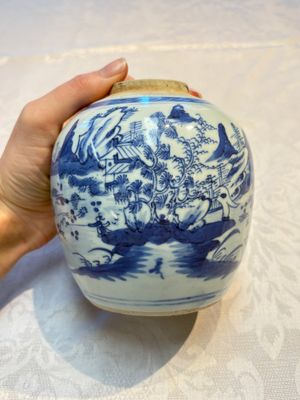 A Chinese blue and white Wang-Bu-style go stones or Yunzi 雲子 box, a four-tier stacking box and a covered jar, 19th C. — photo 12