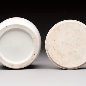 A Chinese blue and white Wang-Bu-style go stones or Yunzi 雲子 box, a four-tier stacking box and a covered jar, 19th C. — photo 11