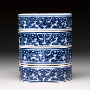 A Chinese blue and white Wang-Bu-style go stones or Yunzi 雲子 box, a four-tier stacking box and a covered jar, 19th C. — photo 12