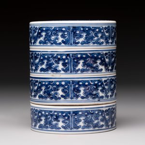 A Chinese blue and white Wang-Bu-style go stones or Yunzi 雲子 box, a four-tier stacking box and a covered jar, 19th C. — photo 14