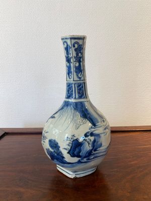 A Chinese blue and white 'Wang Xizhi' bottle vase, Transitional period — 照片 1