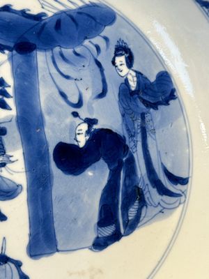 A Chinese blue and white 'warrior' plate, Chenghua merk, Kangxi — photo 3