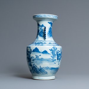A Chinese blue and white 'warriors' vase, 19th C. — 照片 2