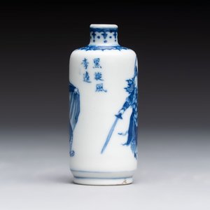 A Chinese blue and white 'Water Margin' snuff bottle, 19th C. — photo 2