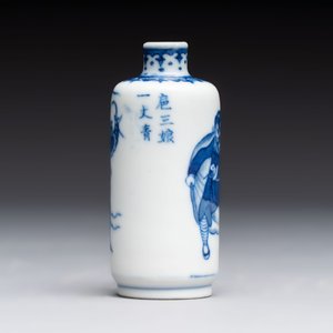 A Chinese blue and white 'Water Margin' snuff bottle, 19th C. — photo 4