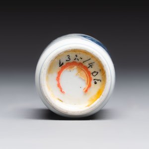 A Chinese blue and white 'Water Margin' snuff bottle, 19th C. — photo 6