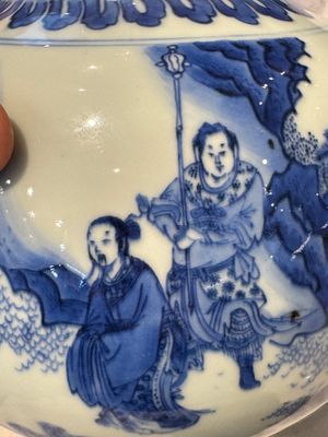 A Chinese blue and white 'Wen Wang Fang Xian 文王訪賢' bottle vase, Transitional period — photo 11