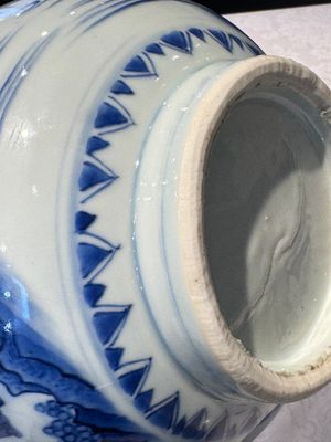 A Chinese blue and white 'Wen Wang Fang Xian 文王訪賢' bottle vase, Transitional period — photo 17