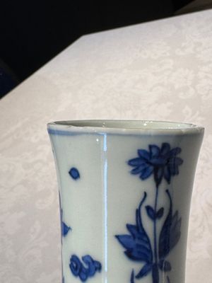 A Chinese blue and white 'Wen Wang Fang Xian 文王訪賢' bottle vase, Transitional period — photo 6
