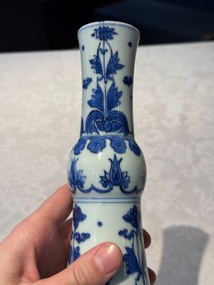 A Chinese blue and white 'Wen Wang Fang Xian 文王訪賢' bottle vase, Transitional period — photo 8