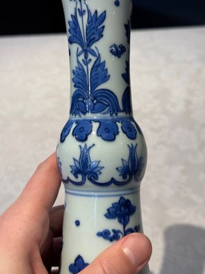 A Chinese blue and white 'Wen Wang Fang Xian 文王訪賢' bottle vase, Transitional period — photo 9