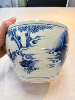 A Chinese blue and white 'Wen Wang Fang Xian 文王訪賢' scroll pot, Transitional period — foto 1