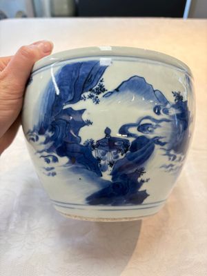 A Chinese blue and white 'Wen Wang Fang Xian 文王訪賢' scroll pot, Transitional period — foto 2