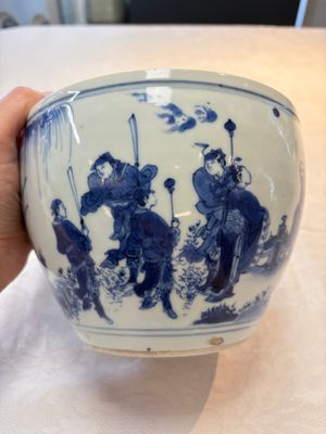 A Chinese blue and white 'Wen Wang Fang Xian 文王訪賢' scroll pot, Transitional period — foto 5