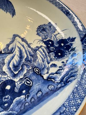A Chinese blue and white 'Willow and Lotus' dish, Qianlong — 照片 11