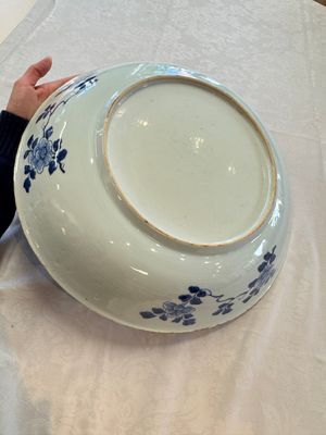 A Chinese blue and white 'Willow and Lotus' dish, Qianlong — 照片 12