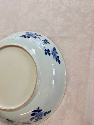 A Chinese blue and white 'Willow and Lotus' dish, Qianlong — 照片 17