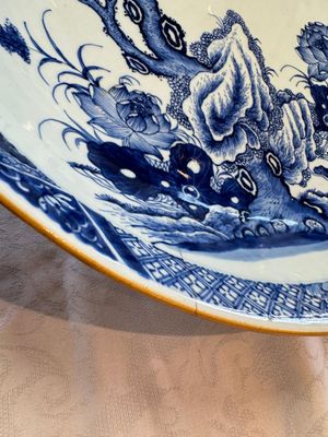 A Chinese blue and white 'Willow and Lotus' dish, Qianlong — 照片 10