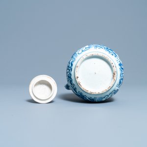 A Chinese blue and white wine ewer and cover, Wanli — 照片 7