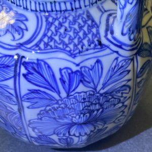 A Chinese blue and white wine ewer and cover, Wanli — photo 15