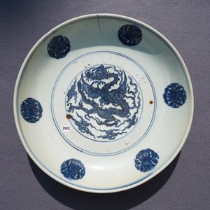 A Chinese blue and white 'winged dragon' dish, Jiajing mark and period — 照片 3